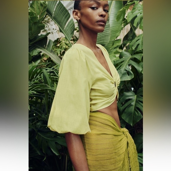 New ZARA Crop Top With Ring - Picture 6 of 9